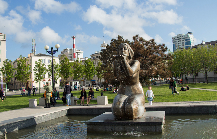 Памятник-фонтан «Дарящая воду»