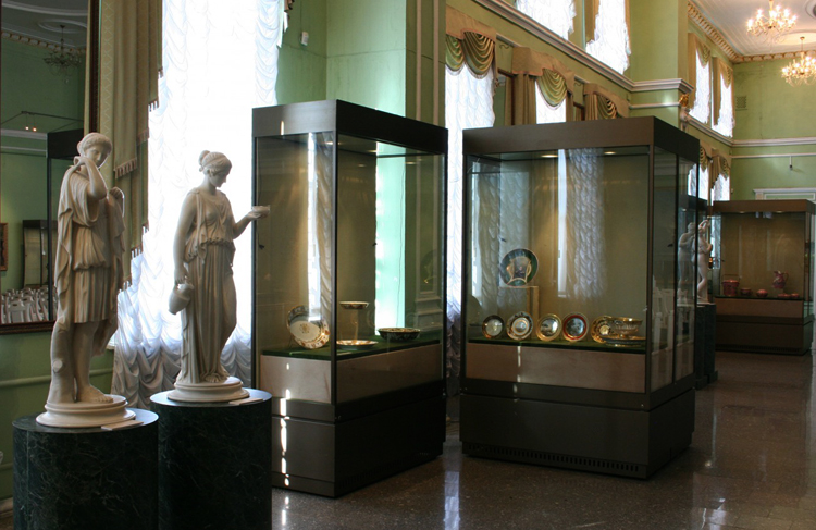 Внутри музея Врубеля