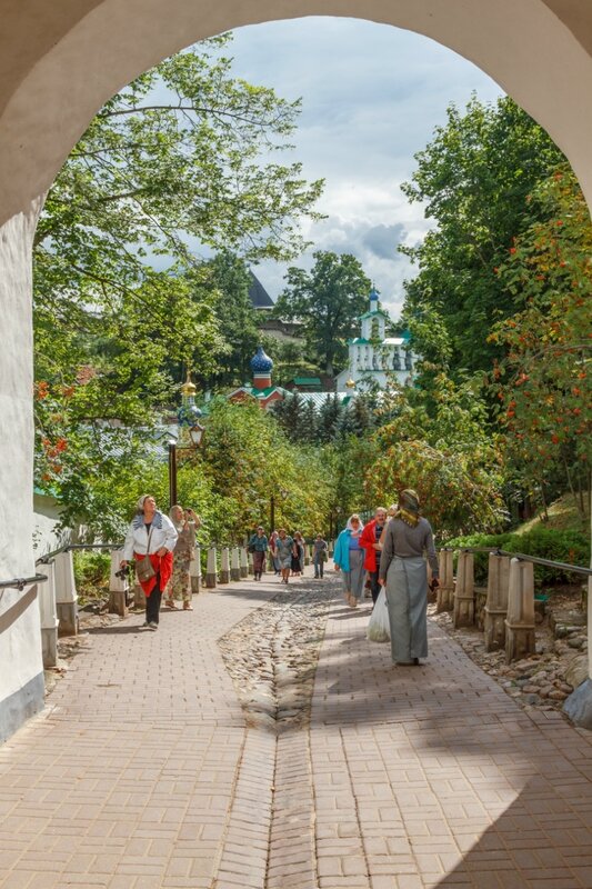 "Кровавый путь", Псково-Печерский монастырь