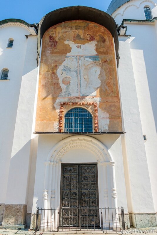 Магдебургские врата, Софийский собор, Новгород