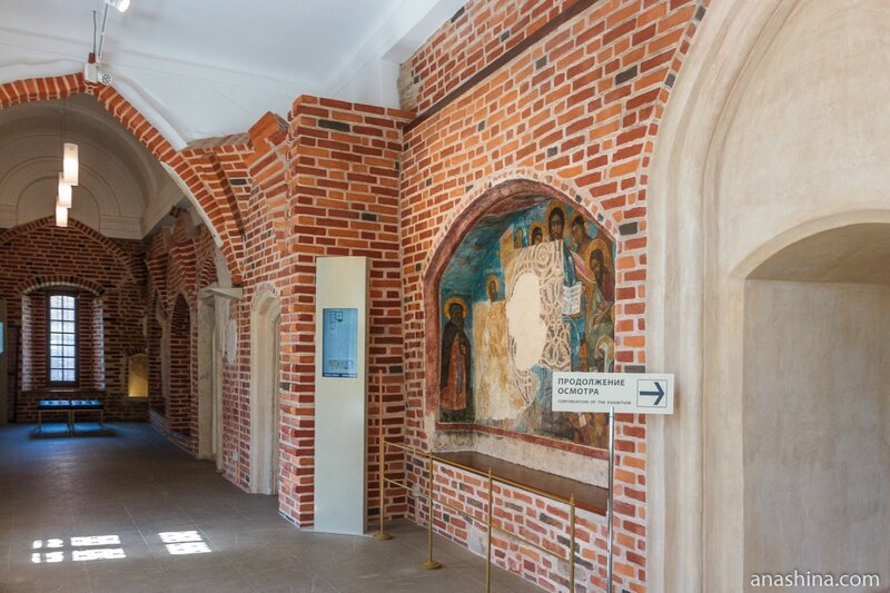 Галерея при входе в Главный зал Владычной палаты, Великий Новгород