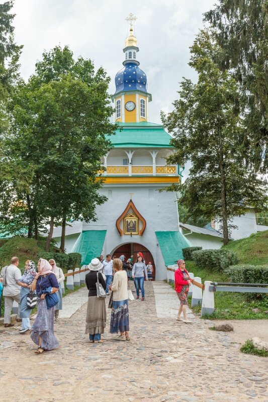 Петровская надвратная башня, Псково-Печерский монастырь