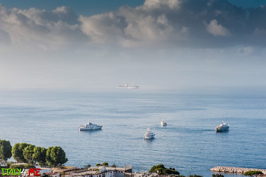 Вид на Неаполитанский залив из отеля