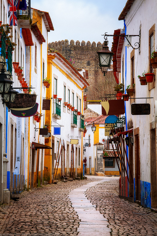 Красивая улочка в Обидуше, Португалия