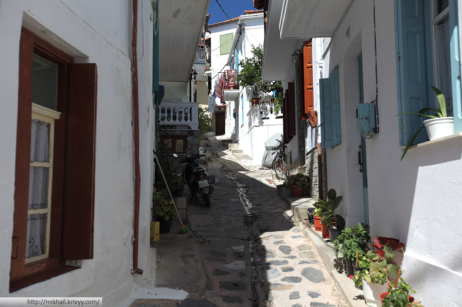 Город Скопелос (Skopelos). Центральная часть целиком пешеходная.
