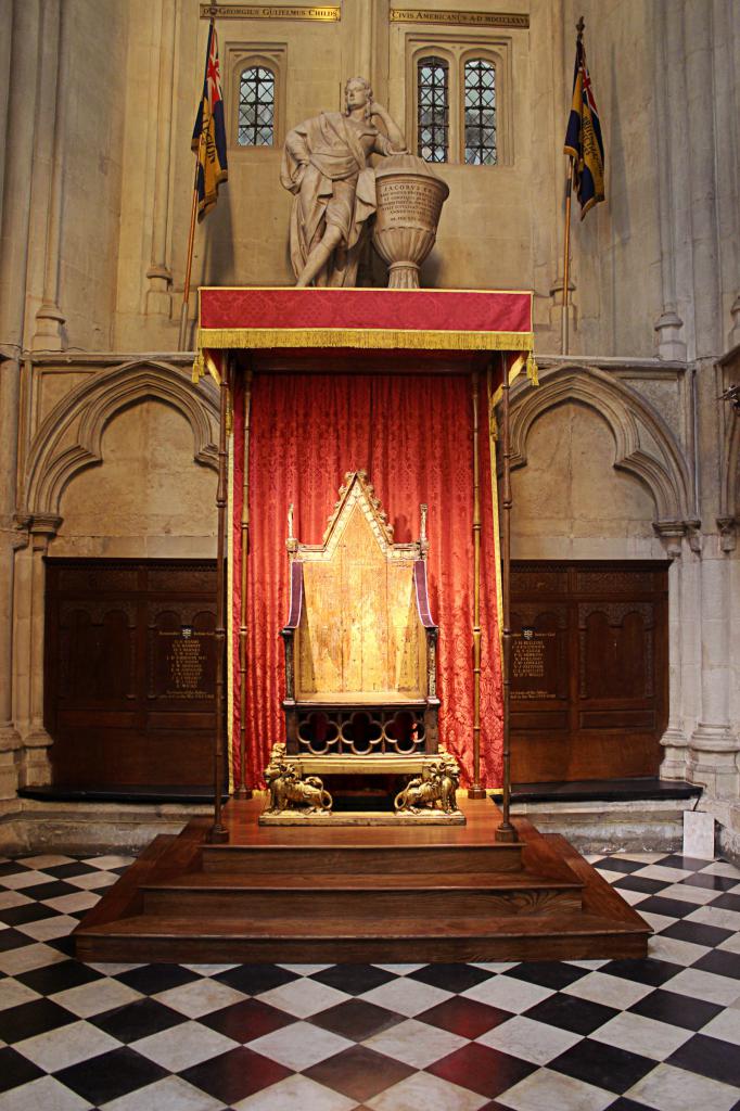 Коронационное кресло в Вестминстерском аббатстве