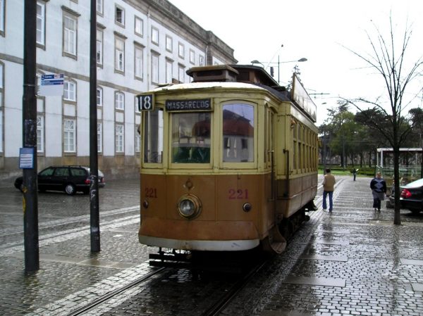 Жёлтый трамвай Порту