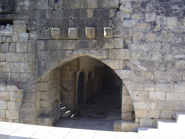 Башня крепости Фернандина в Порту